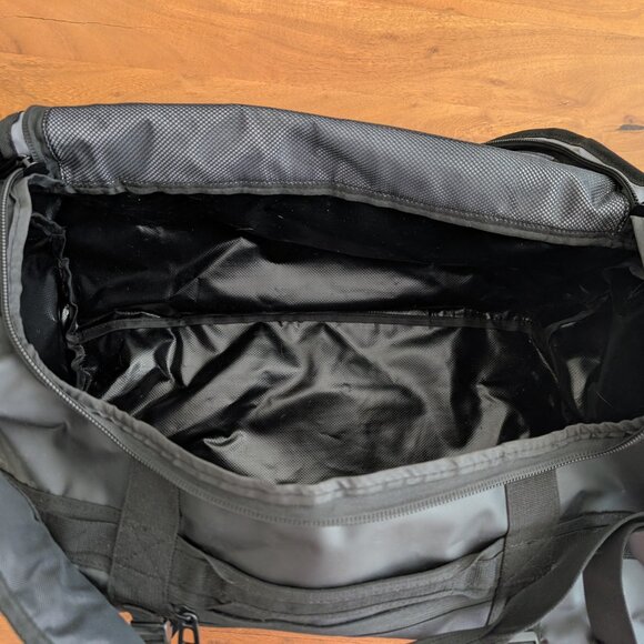 Urban Peak (R) 46l Waterproof Backpack/Duffel Bag - Picture 3 of 8
